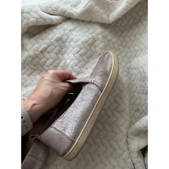 Tom’s metallic pink suede shoes size 8.5 medium - Picture 3 of 10